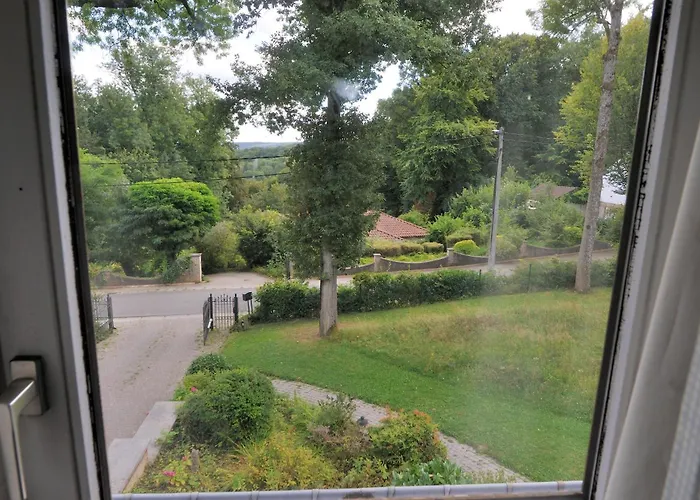 Très belle Villa 4 façades dans quartier vert et arboré - 5 kms de Namur